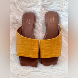 FRANCO SARTO SLIDE SANDALS SIZE 10 MUSTARD YELLOW EUC!  Snake skin look!!